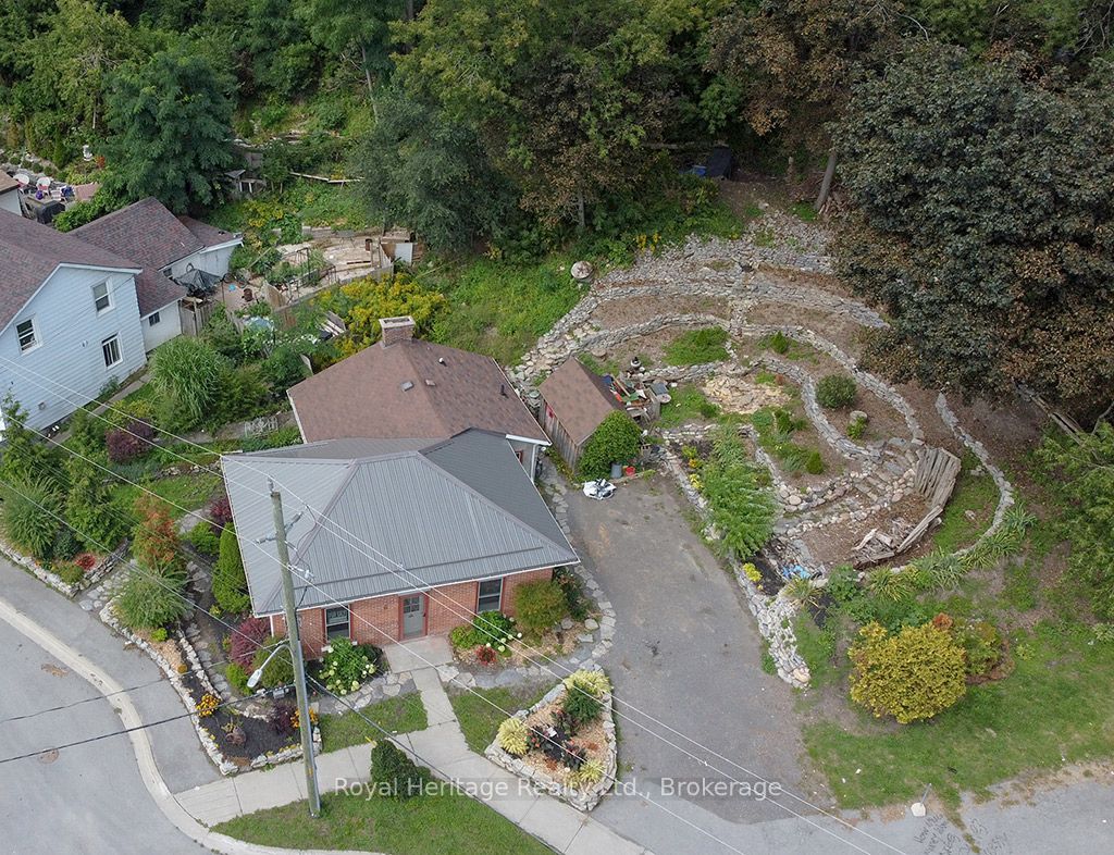 6 Willard Street Property Photo 3