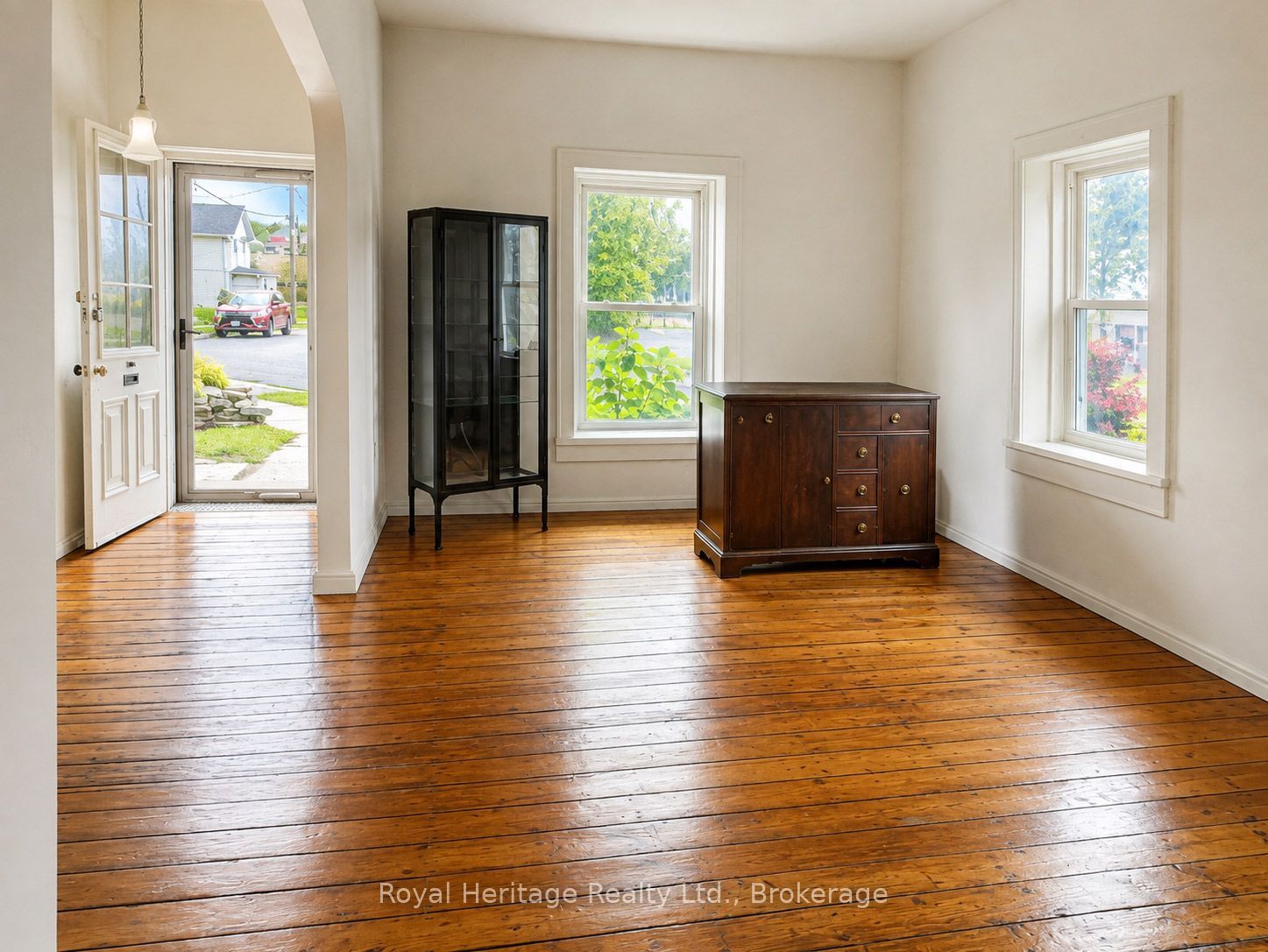 6 Willard Street Property Photo 8