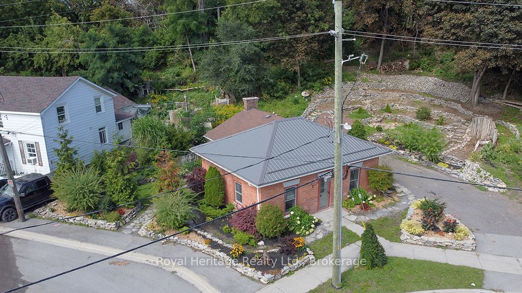 6 Willard Street Property Photo 43