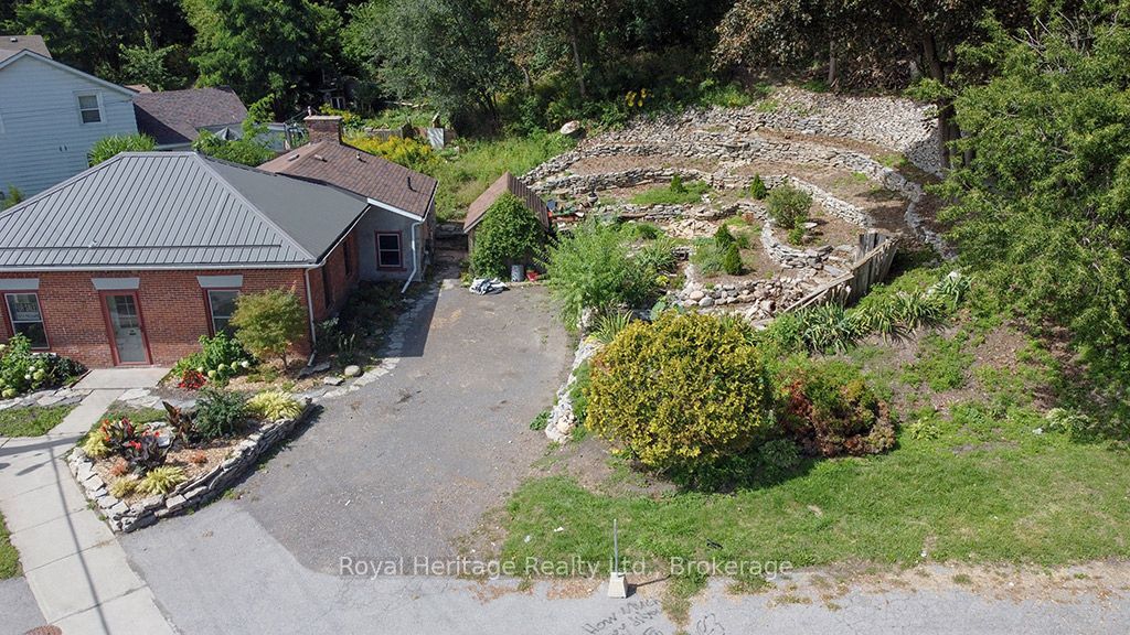 6 Willard Street Property Photo 44