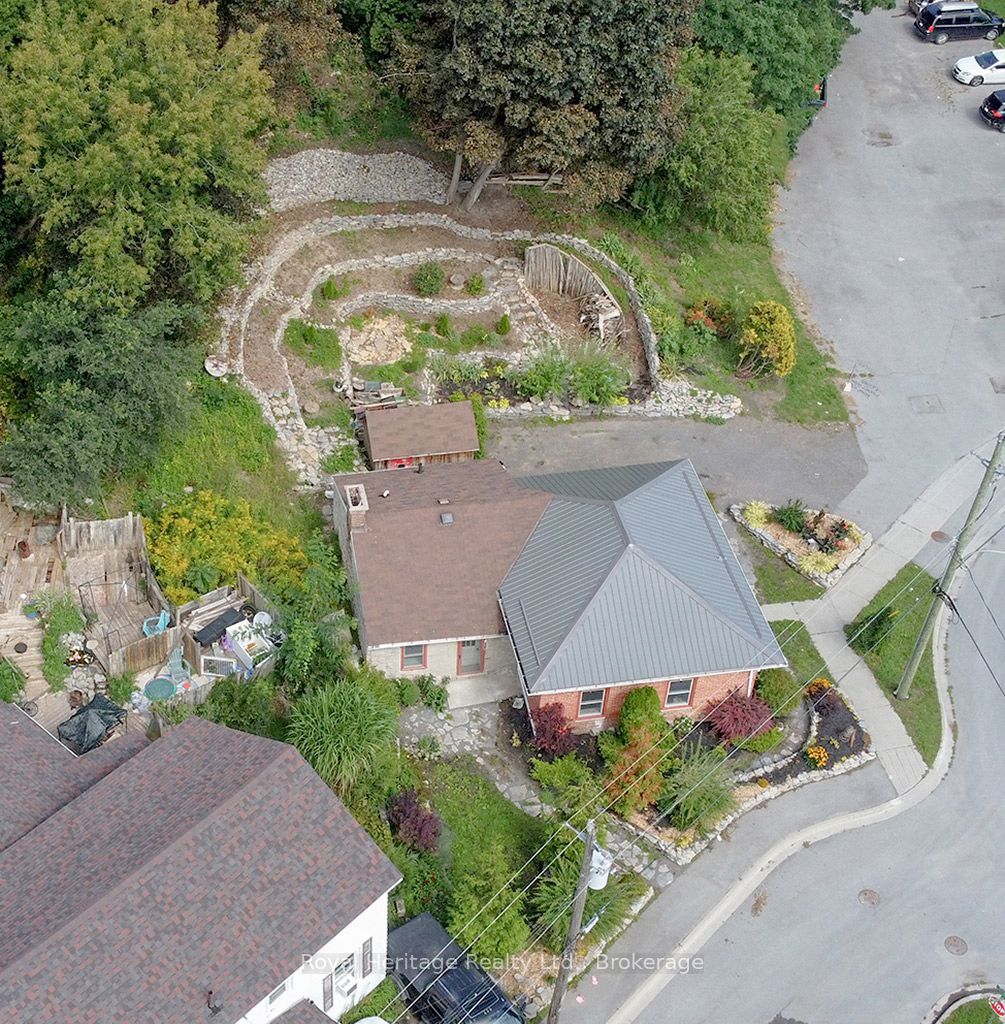 6 Willard Street Property Photo 45
