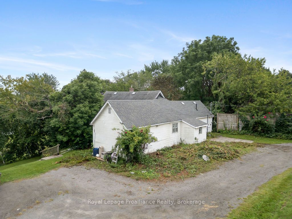 294 Moira Street E Property Photo 5