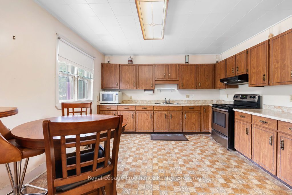 294 Moira Street E Property Photo 8