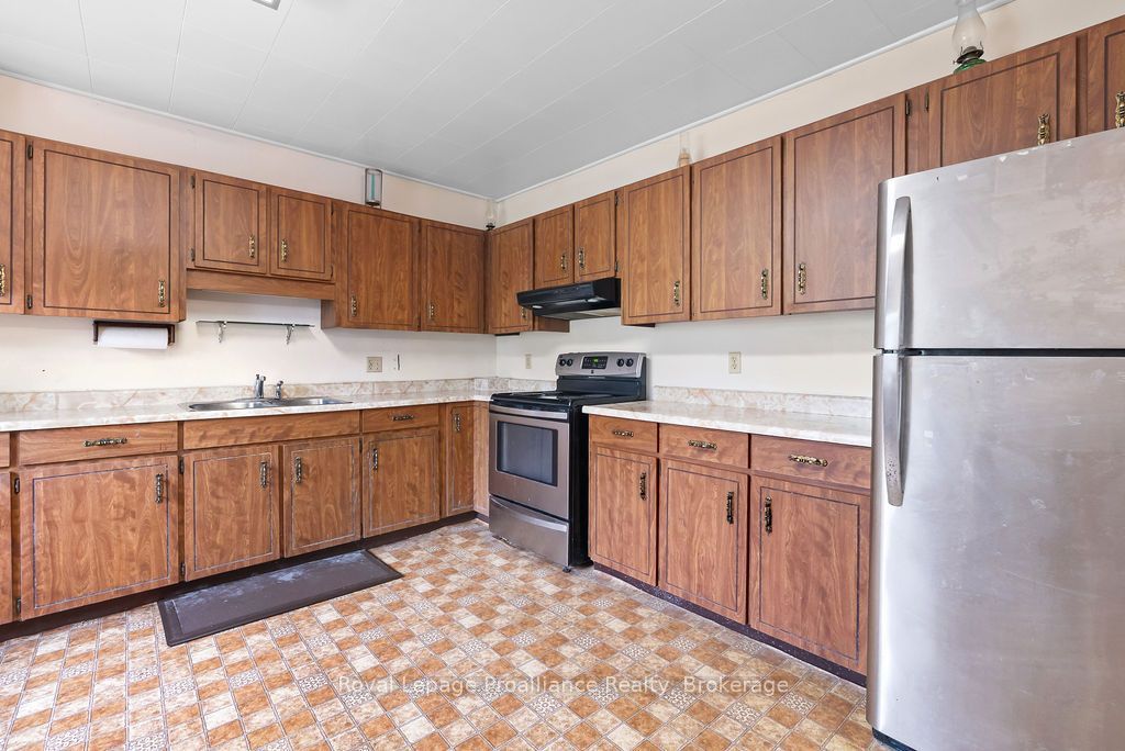 294 Moira Street E Property Photo 9