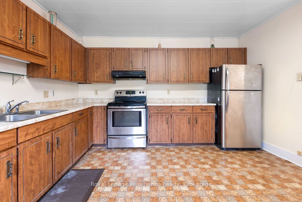 294 Moira Street E Property Photo 10