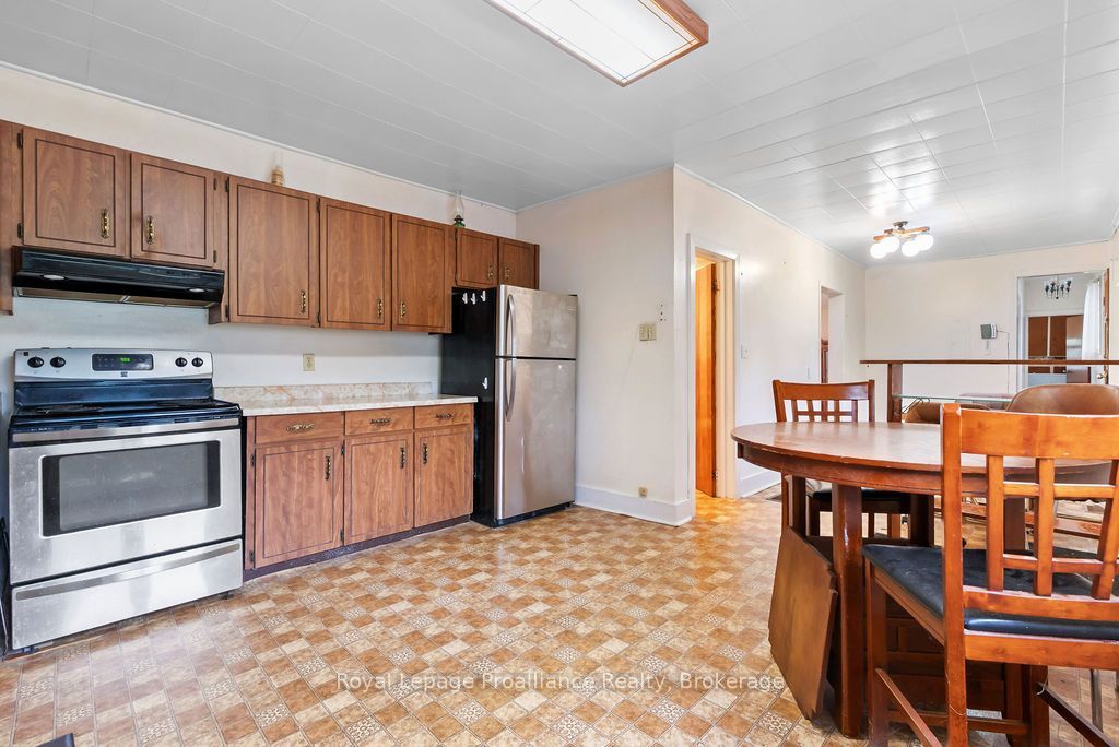 294 Moira Street E Property Photo 11