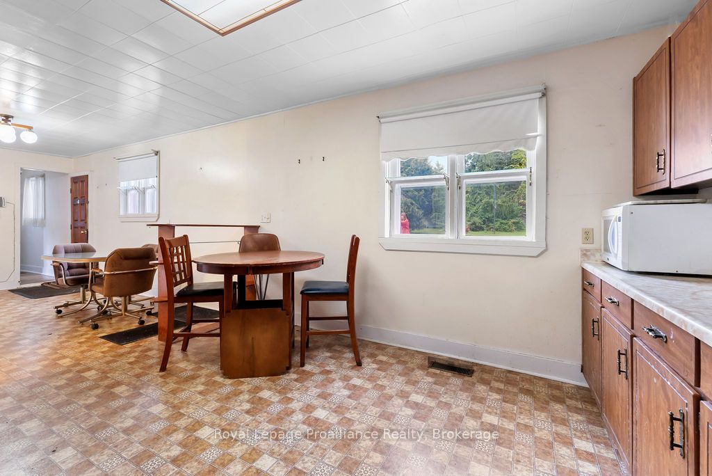 294 Moira Street E Property Photo 12