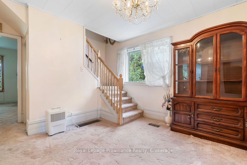 294 Moira Street E Property Photo 16