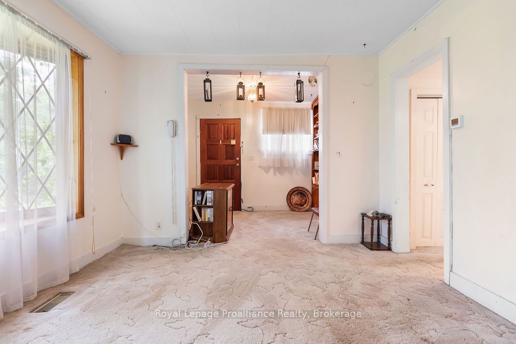 294 Moira Street E Property Photo 22
