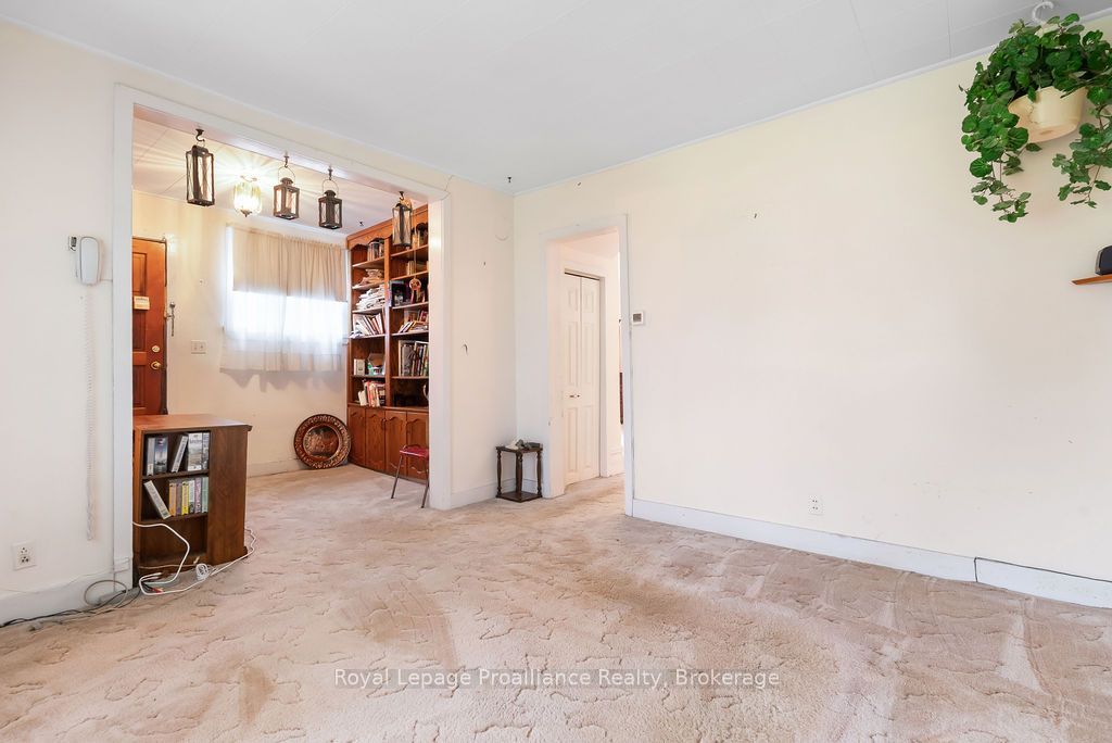 294 Moira Street E Property Photo 23