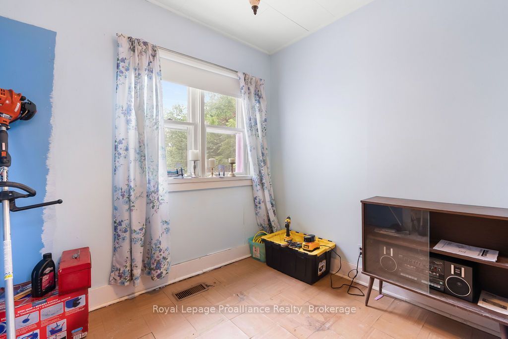 294 Moira Street E Property Photo 24