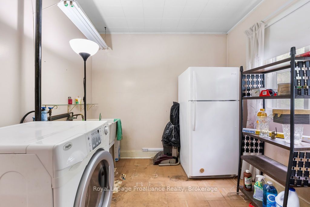 294 Moira Street E Property Photo 25
