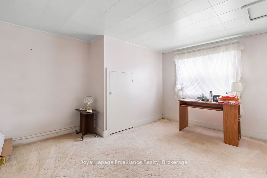 294 Moira Street E Property Photo 26