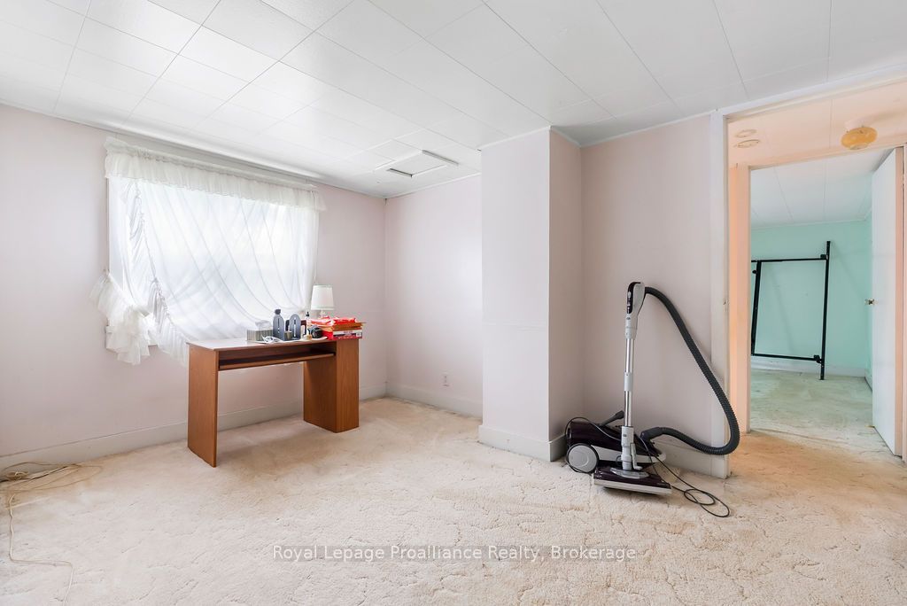 294 Moira Street E Property Photo 27
