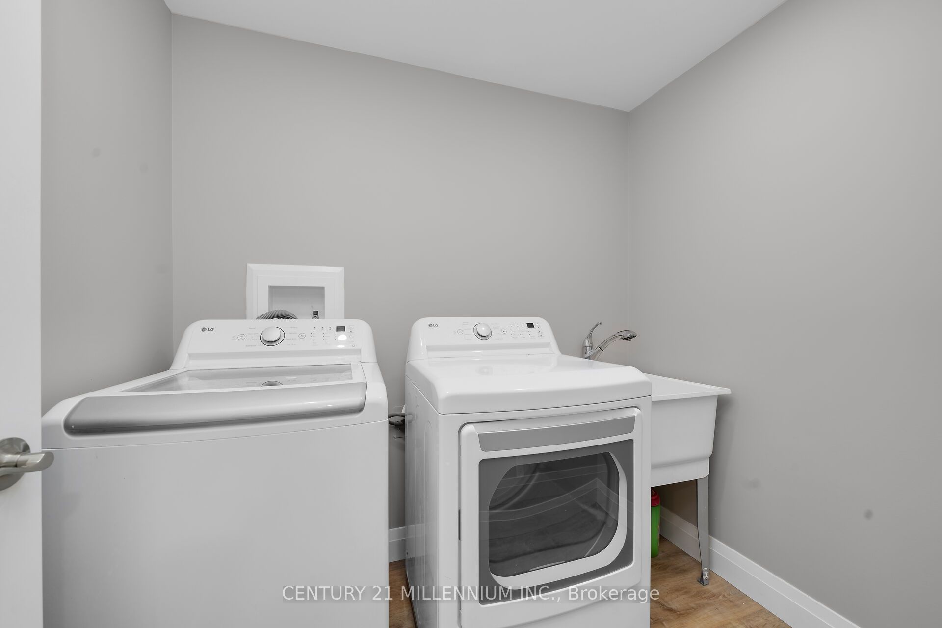 41 Douglas Crescent Property Photo 32