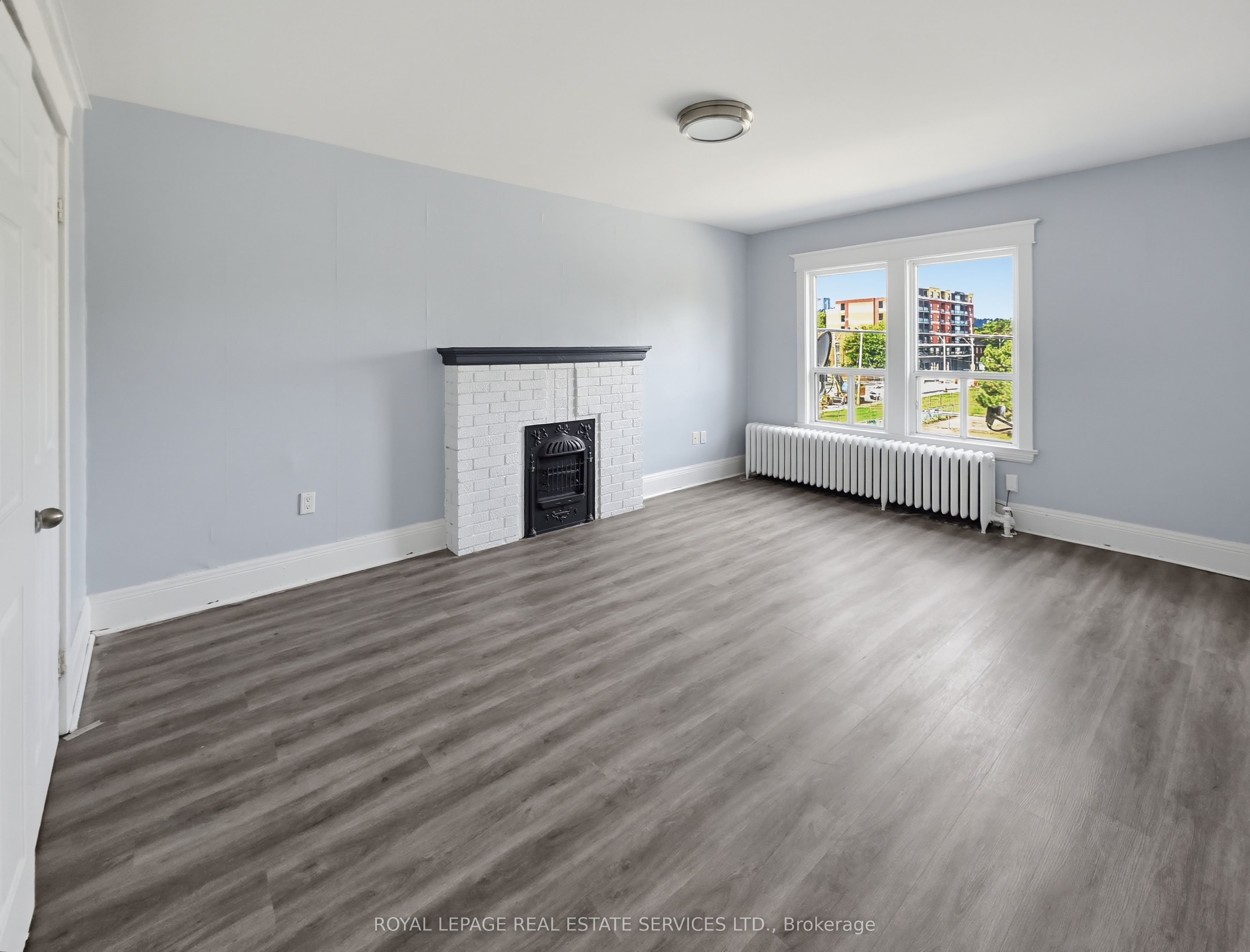 8 Ottawa Street N 8 Property Photo 2