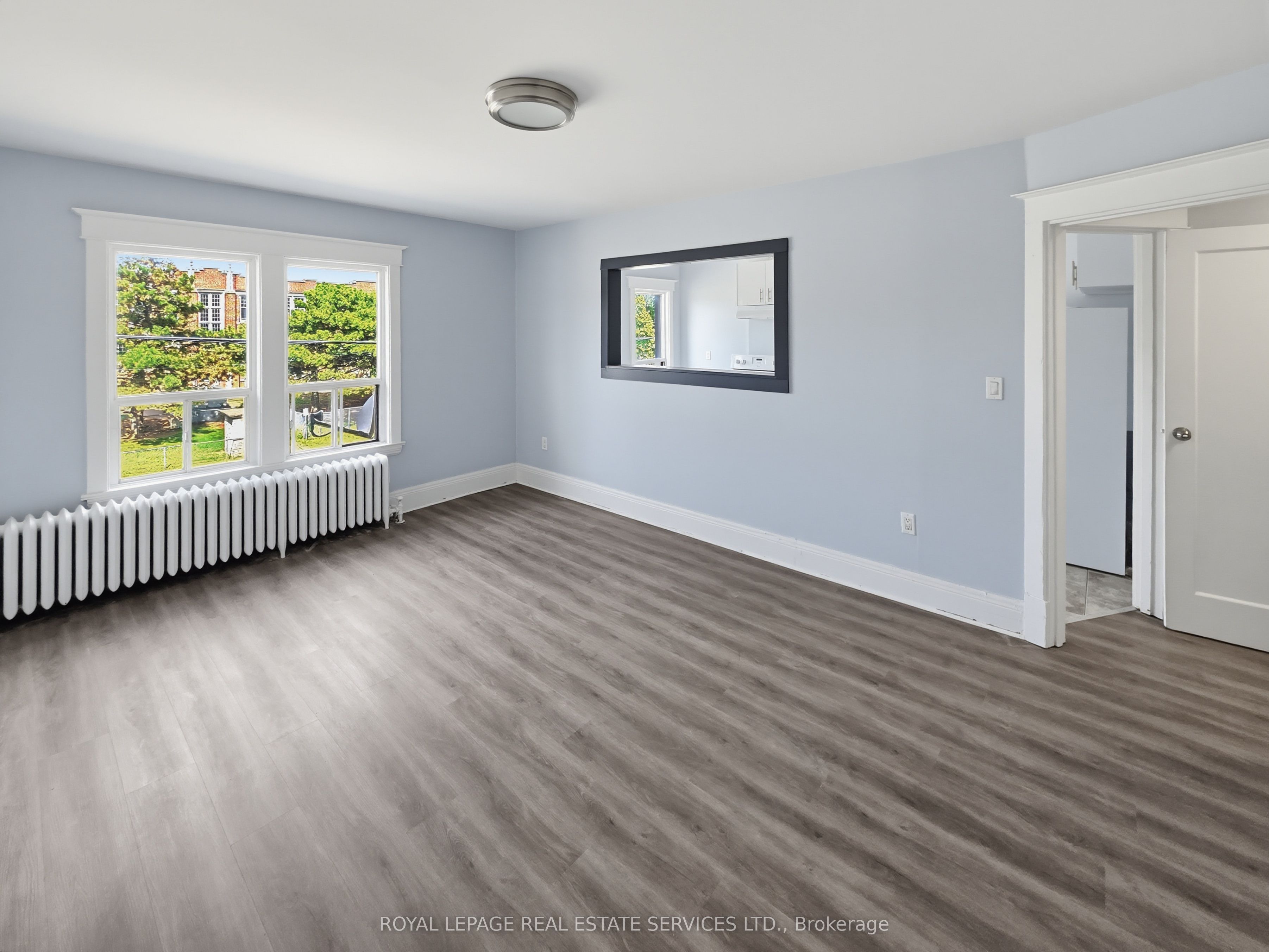 8 Ottawa Street N 8 Property Photo 3
