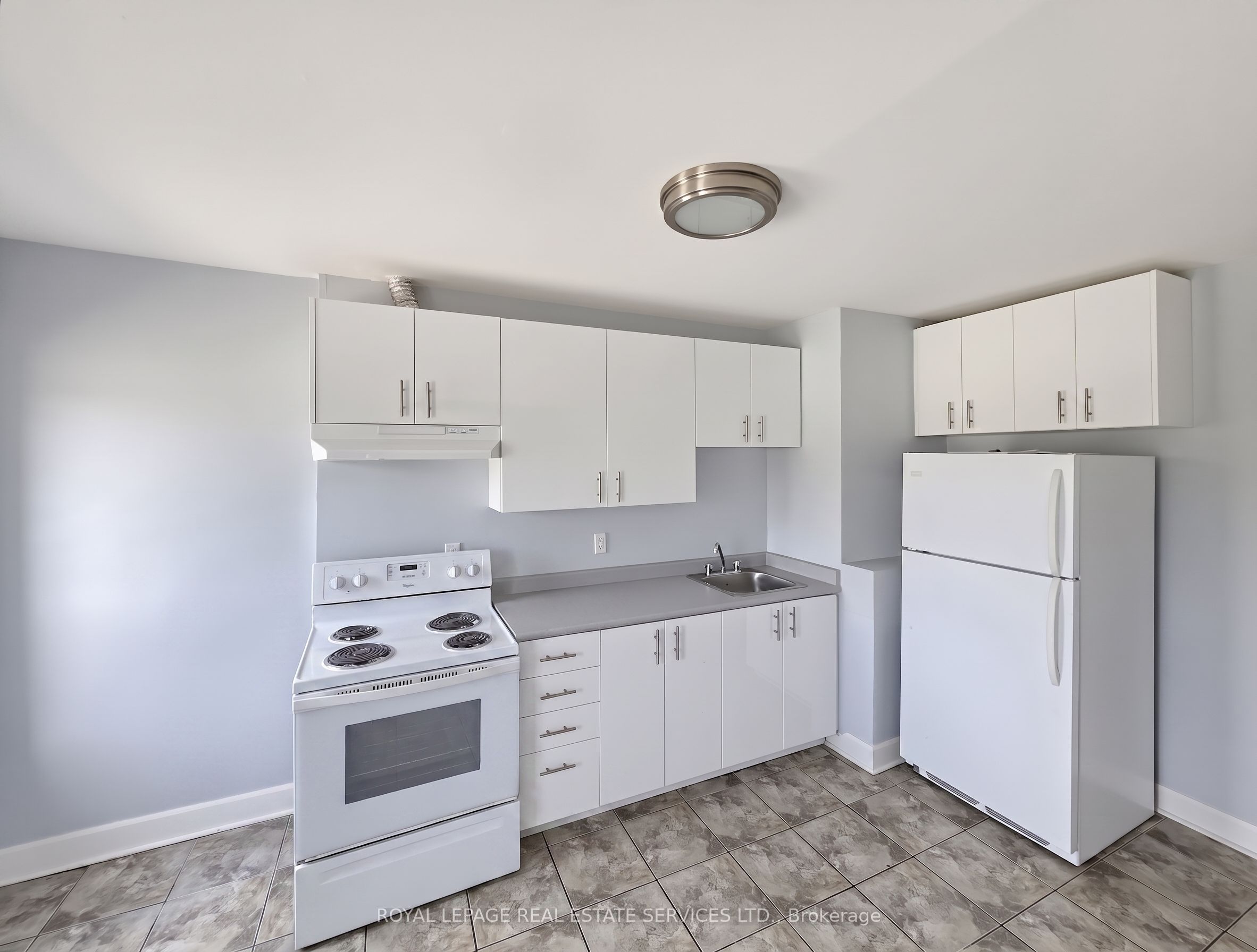 8 Ottawa Street N 8 Property Photo 4