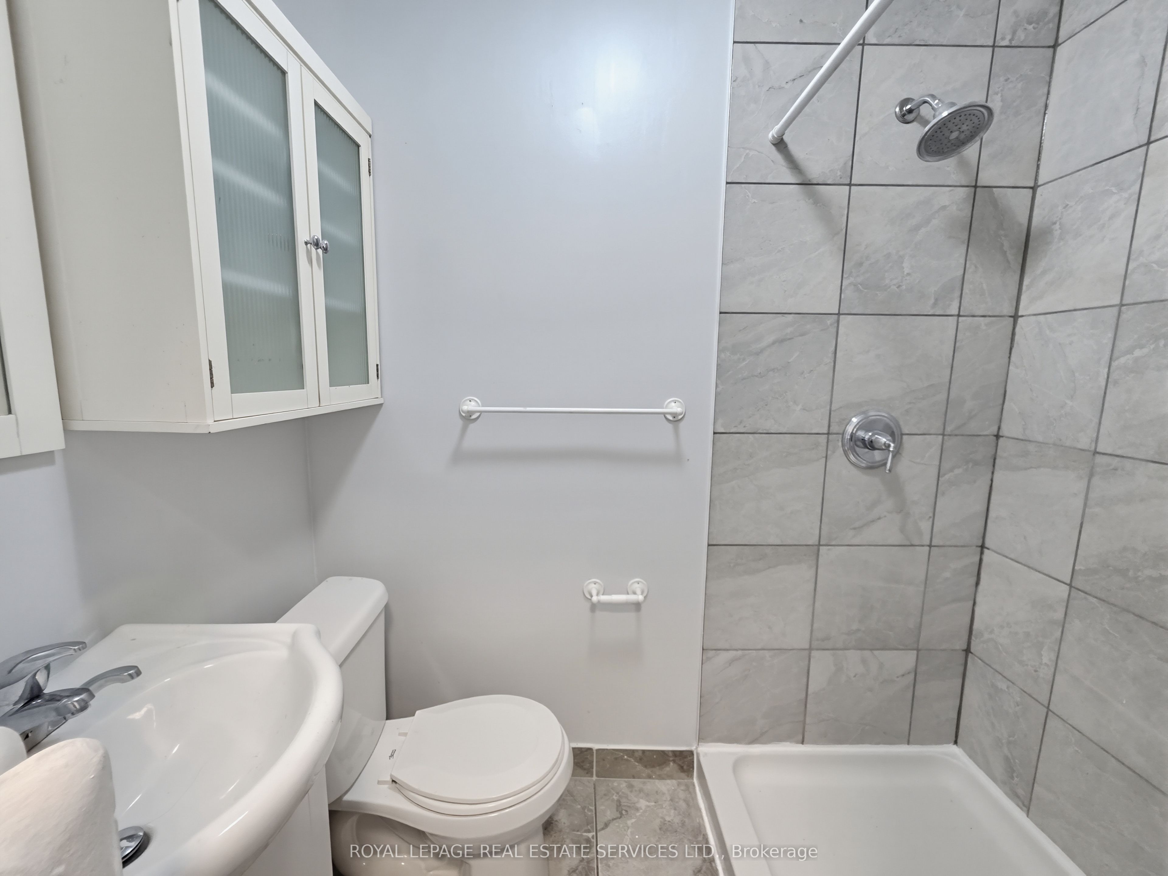 8 Ottawa Street N 8 Property Photo 7