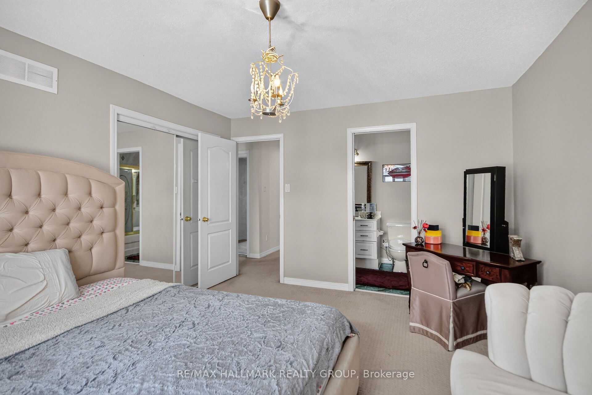 11 Taj Court Property Photo 32