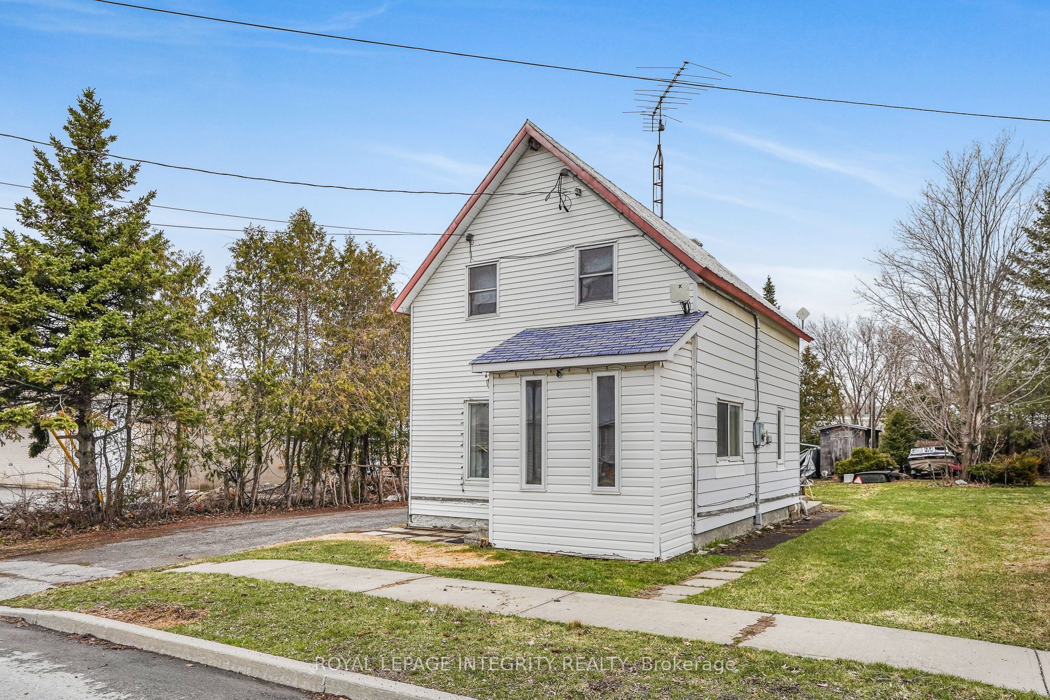 259 Bishop Street N Property Photo 1