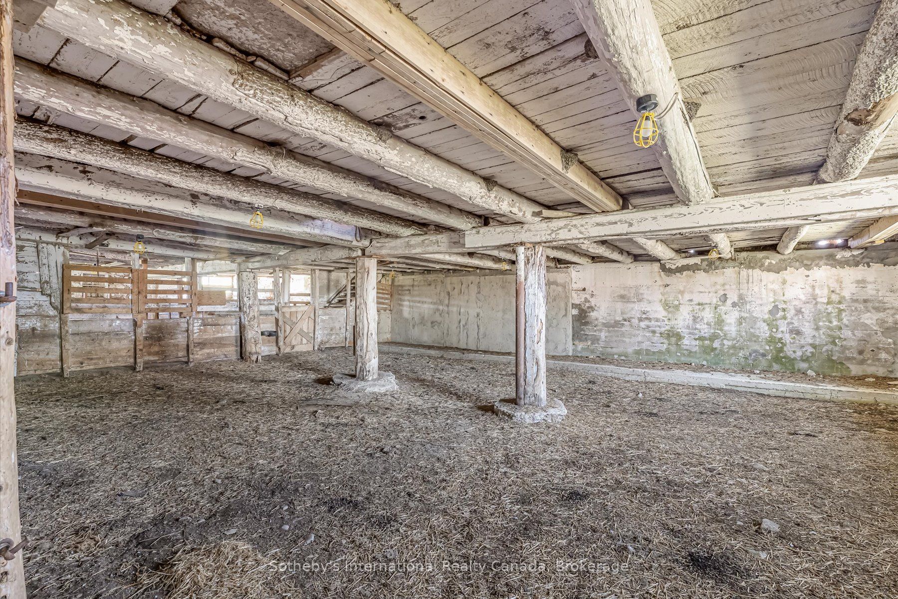 717218 1st Line E Ehs Property Photo 39