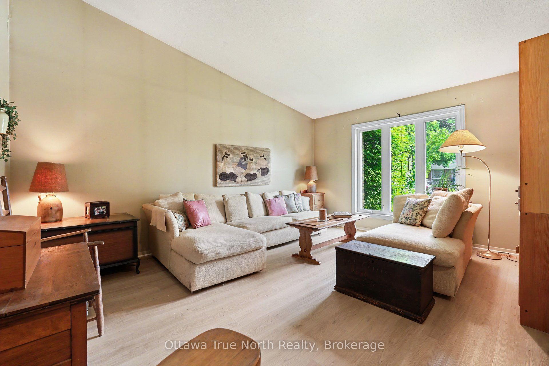 41 Aldgate Crescent Property Photo 4