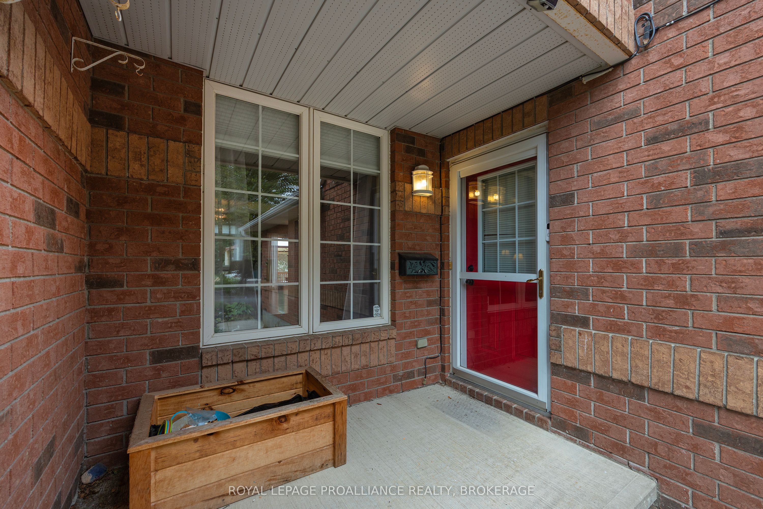 562 Quail Court Property Photo 4
