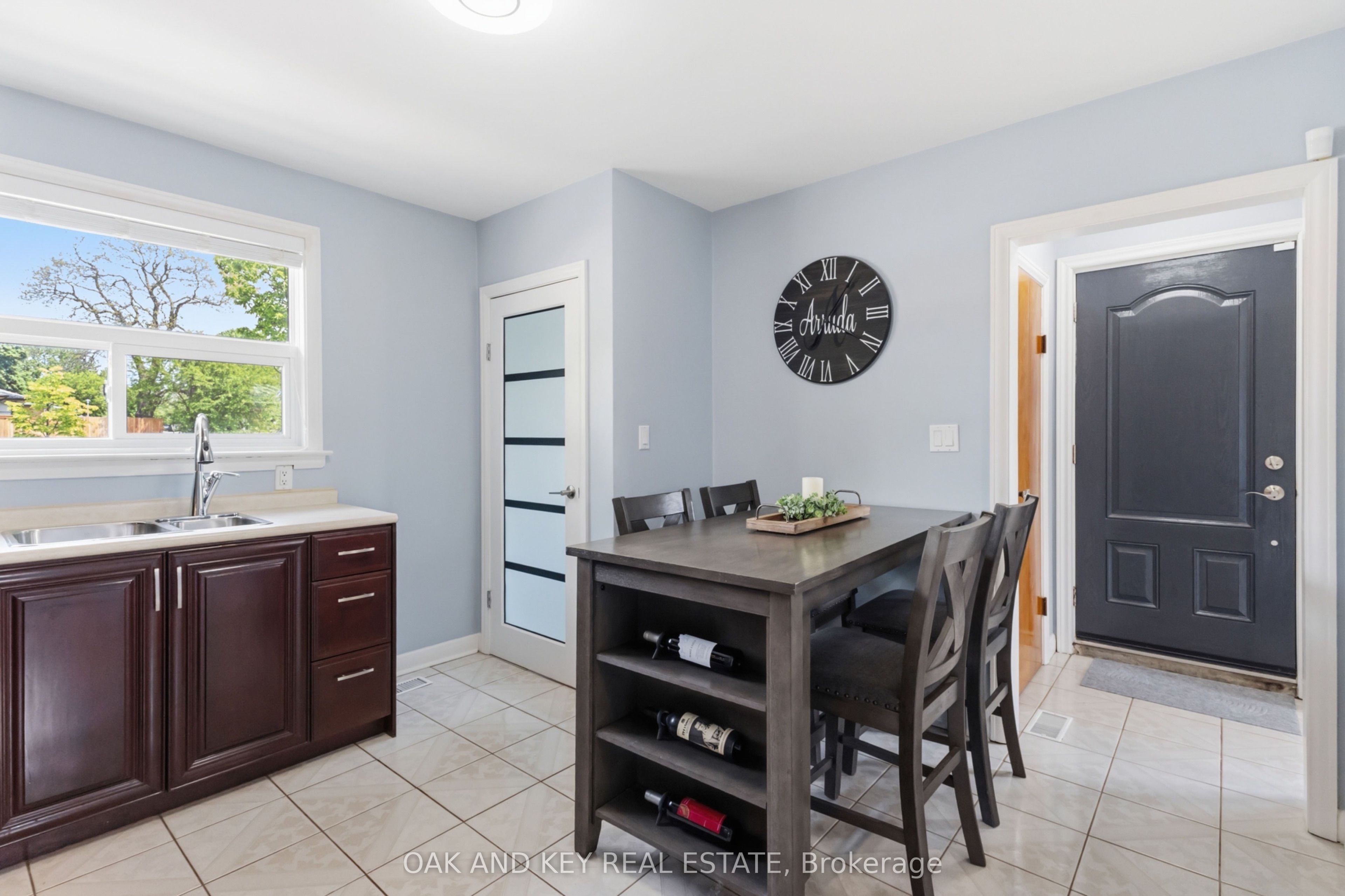 169 Ellsworth Crescent Property Photo 11