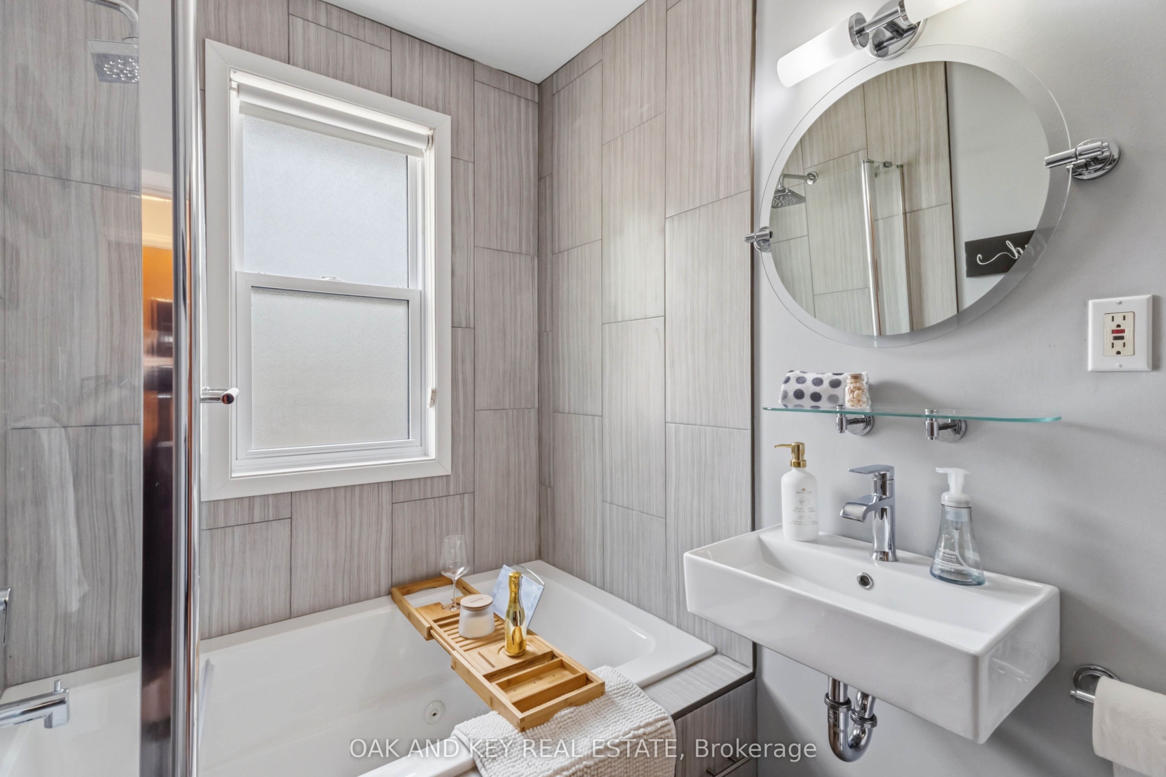 169 Ellsworth Crescent Property Photo 16