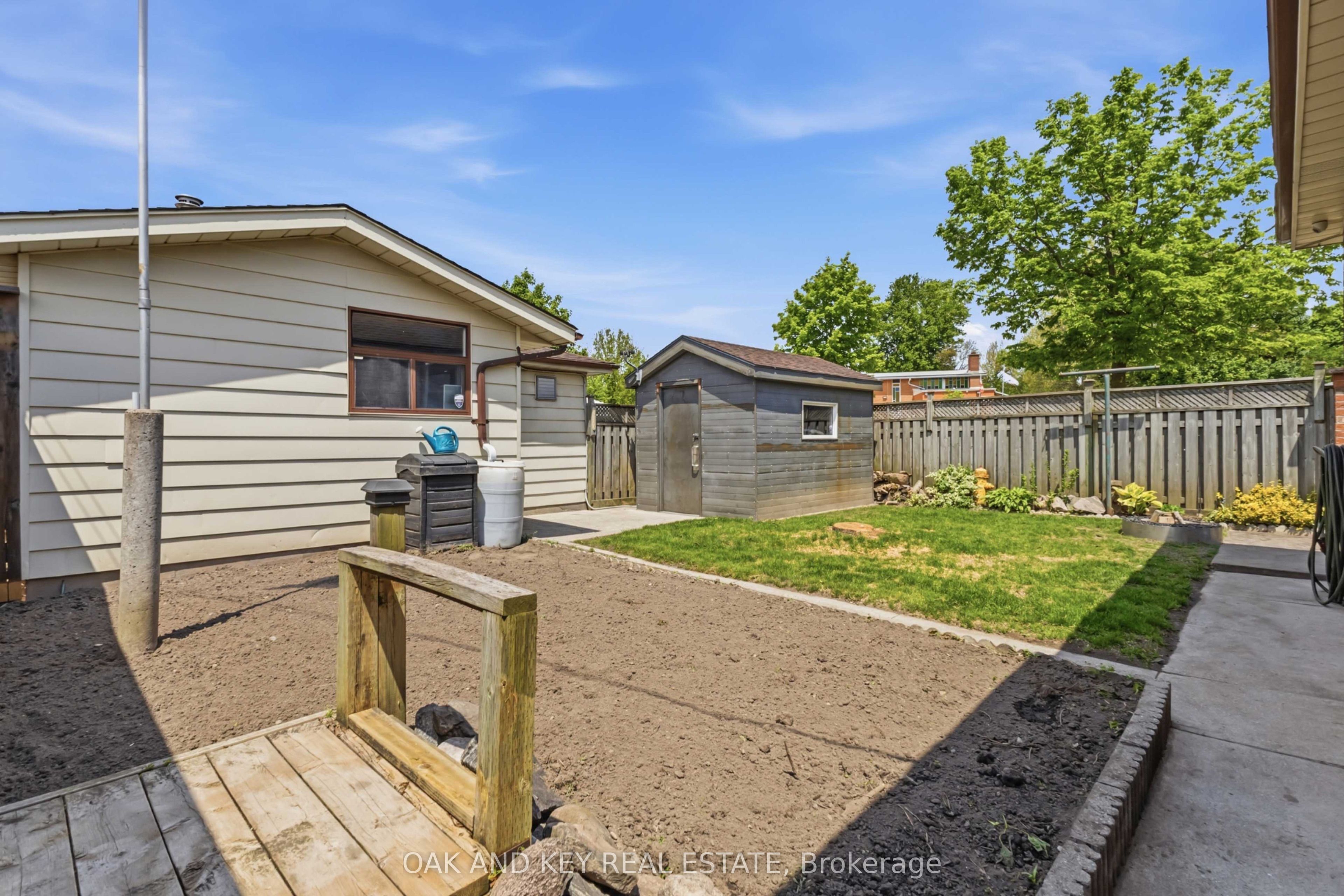 169 Ellsworth Crescent Property Photo 33