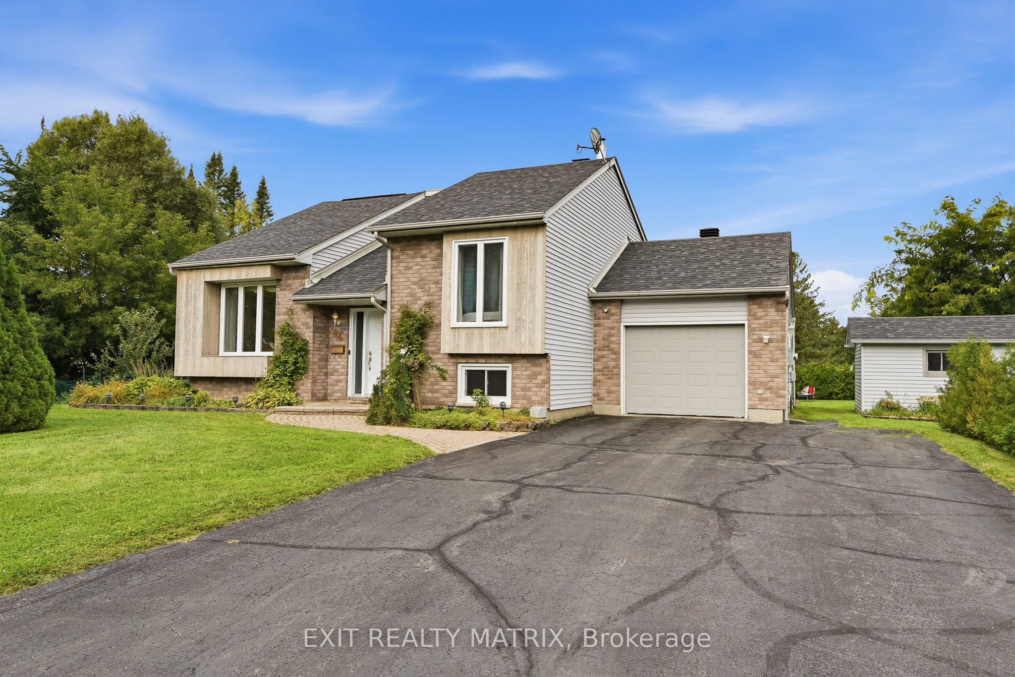 44 Ste Therese Boulevard Property Photo 1
