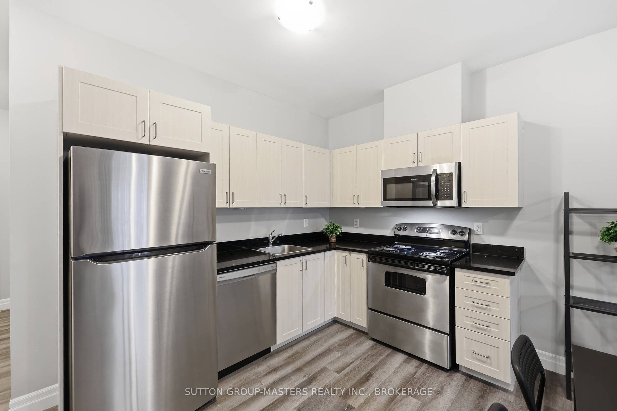 501 Frontenac Street 413 Property Photo 8