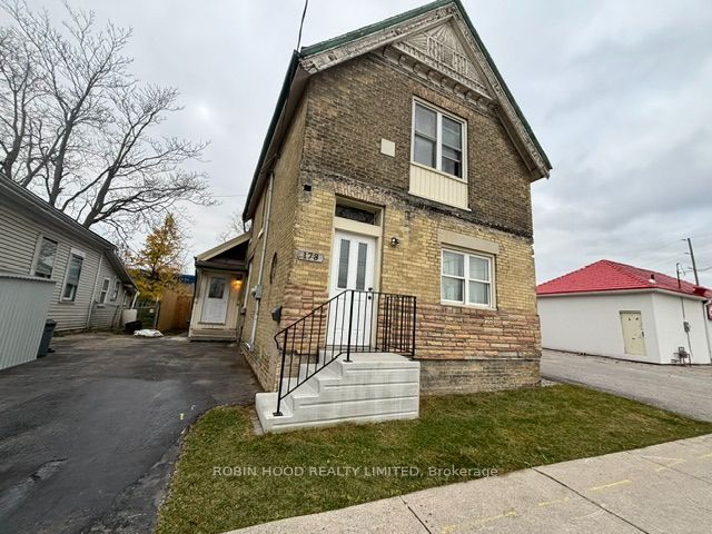 173 Adelaide Street N Property Photo 1