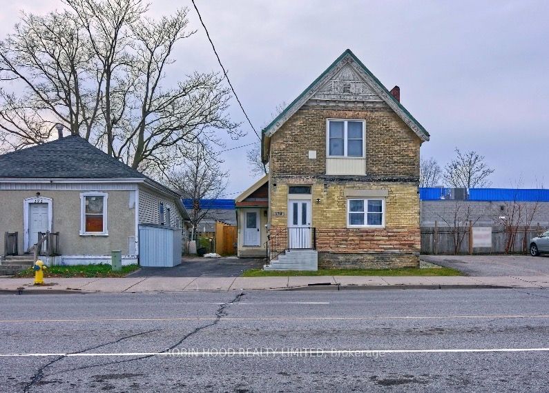 173 Adelaide Street N Property Photo 2