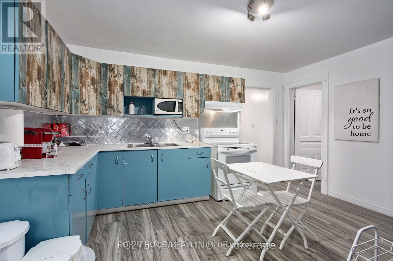 173 Adelaide Street N Property Photo 5
