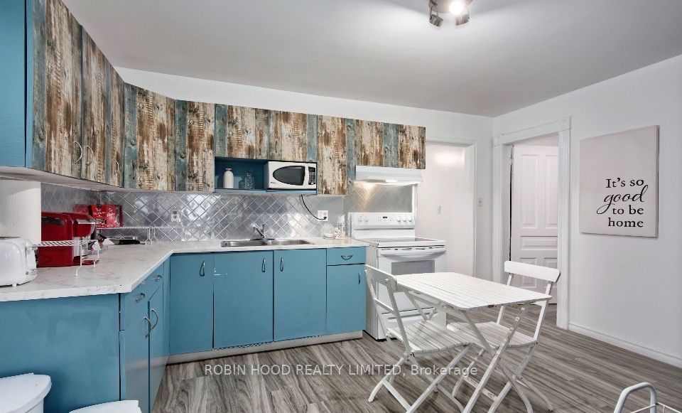 173 Adelaide Street N Property Photo 6