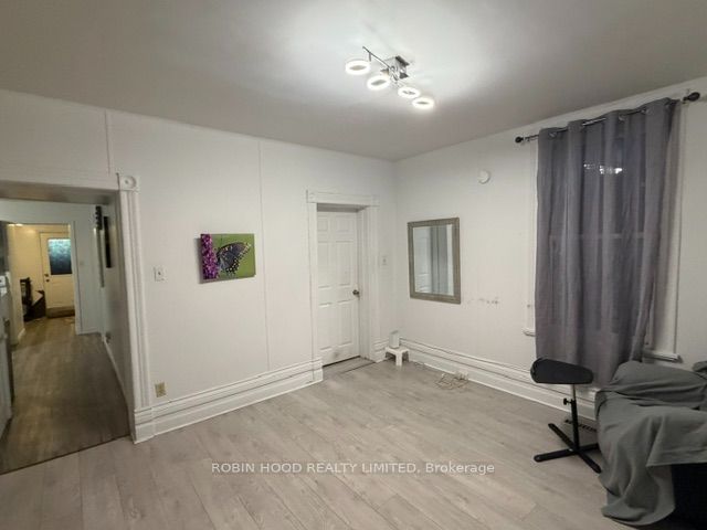 173 Adelaide Street N Property Photo 9
