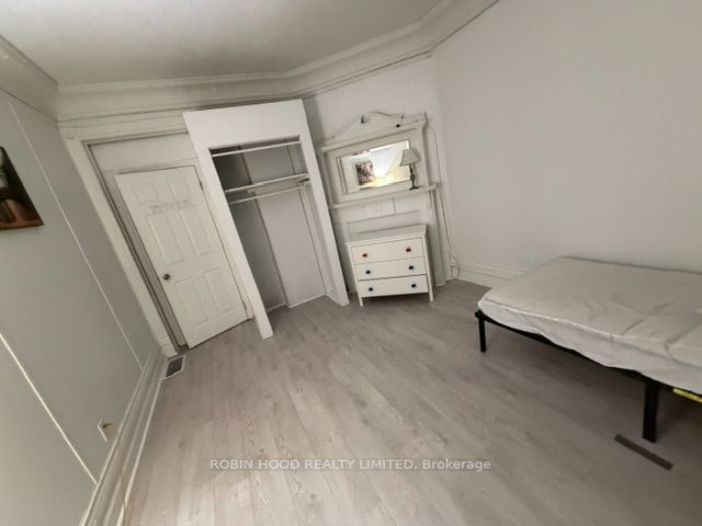 173 Adelaide Street N Property Photo 12