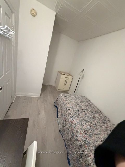 173 Adelaide Street N Property Photo 13