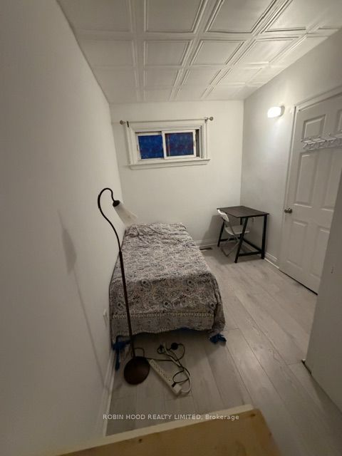 173 Adelaide Street N Property Photo 14