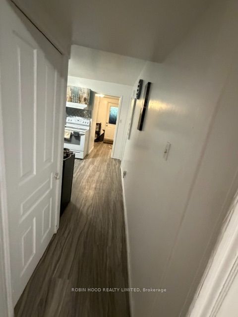173 Adelaide Street N Property Photo 15