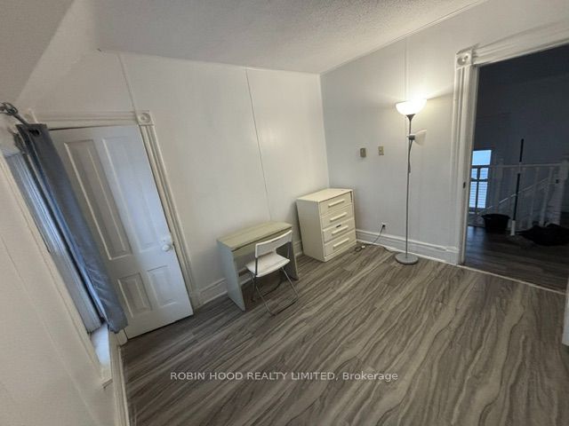 173 Adelaide Street N Property Photo 20