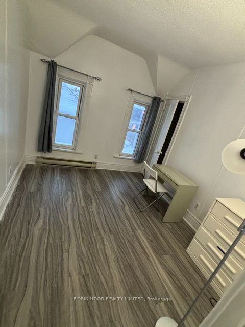 173 Adelaide Street N Property Photo 22