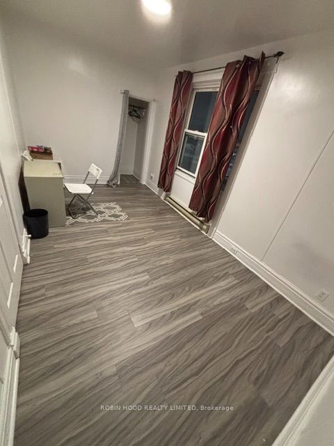 173 Adelaide Street N Property Photo 23