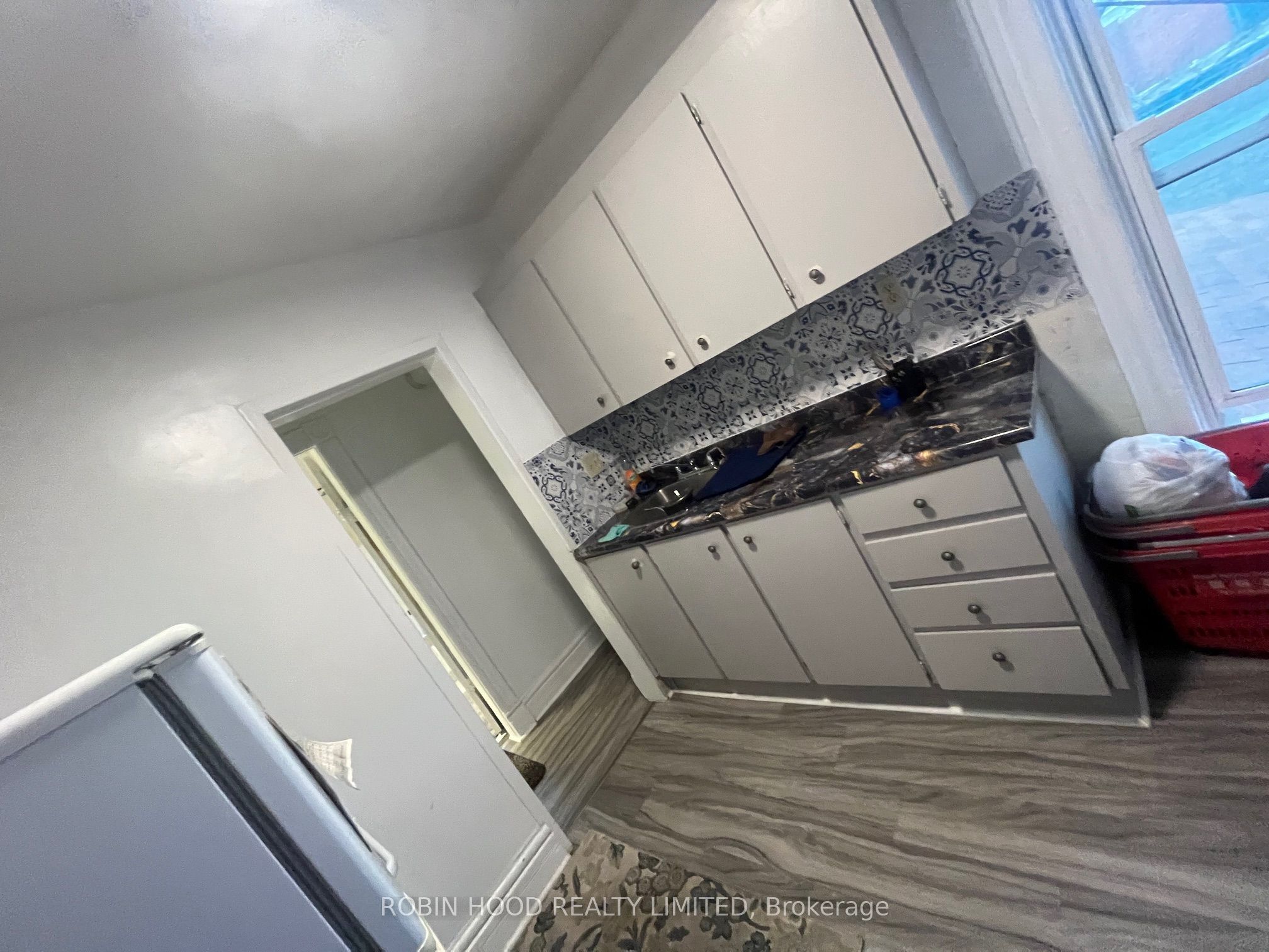 173 Adelaide Street N Property Photo 26