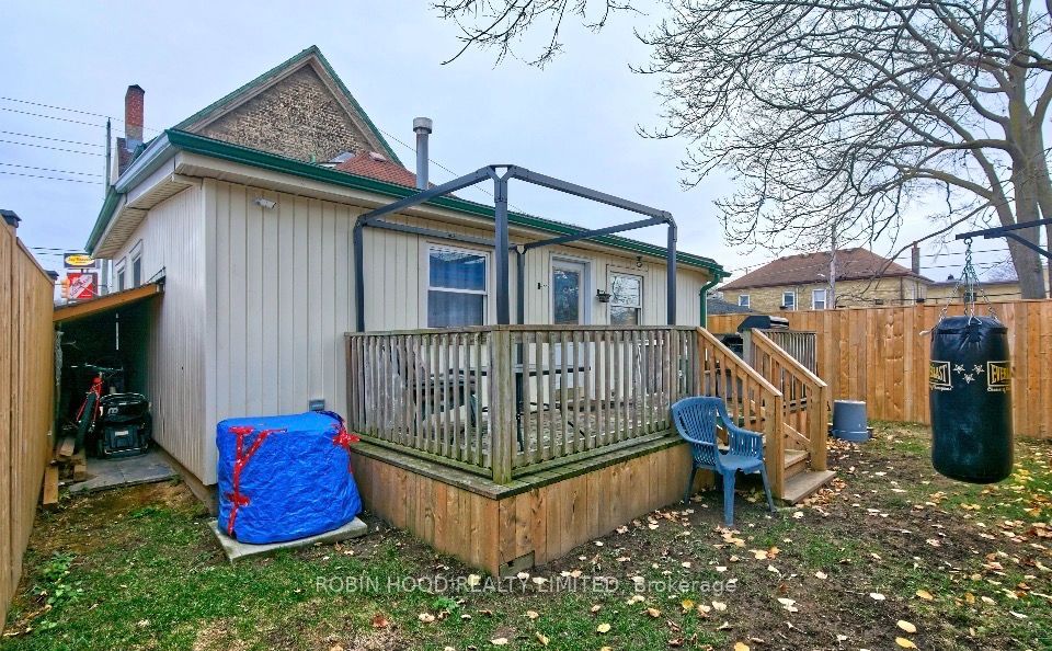 173 Adelaide Street N Property Photo 28