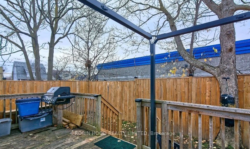 173 Adelaide Street N Property Photo 29