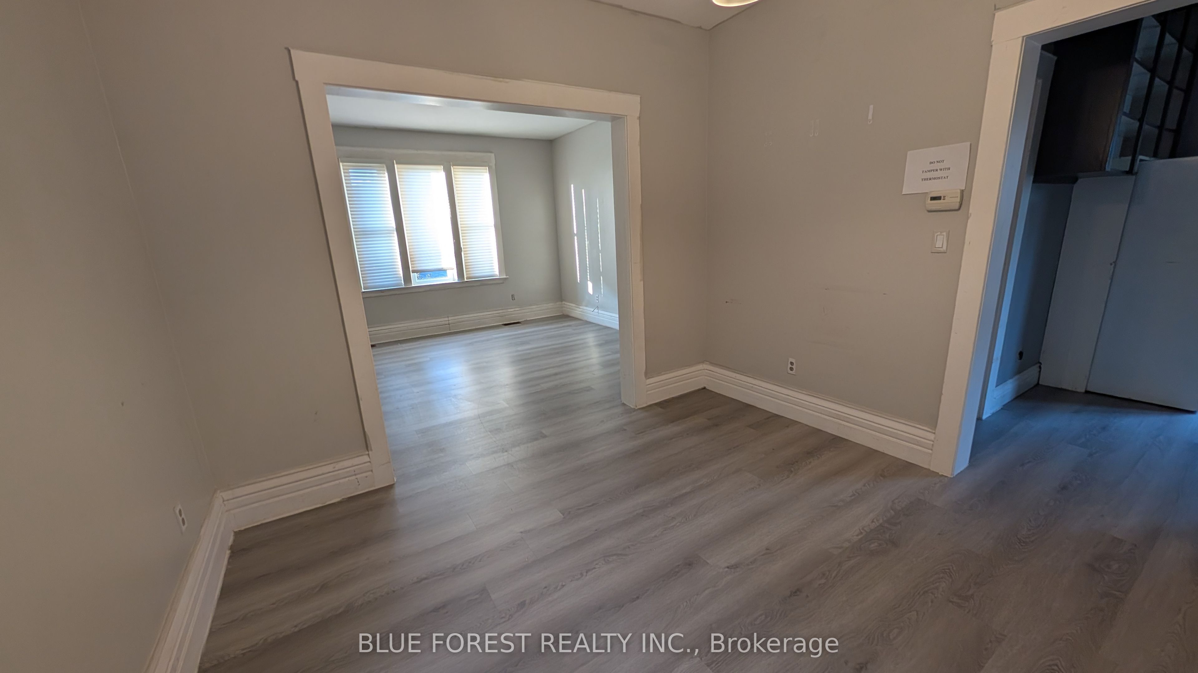 867 Queens Avenue Property Photo 4