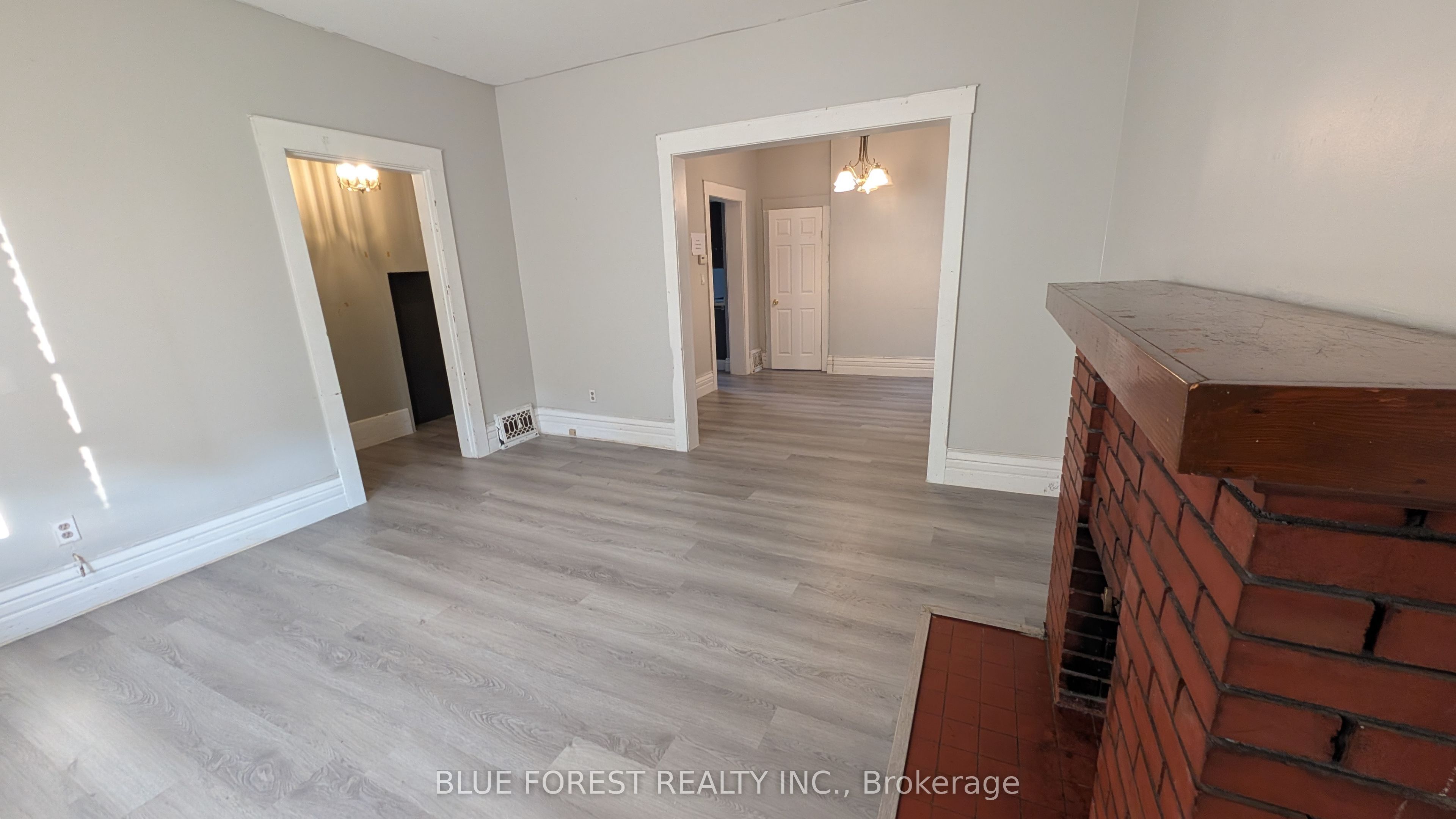 867 Queens Avenue Property Photo 7
